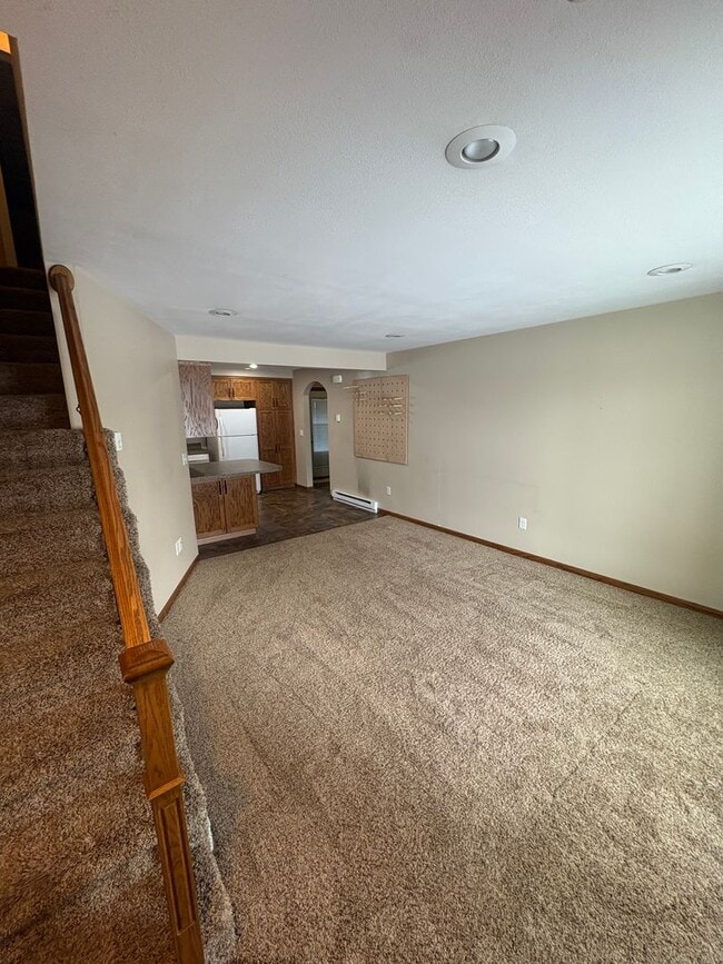 8 Westfield Cir in Minot, ND - Building Photo - Building Photo