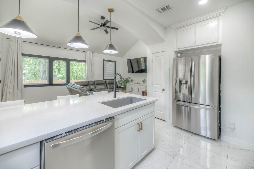 193 Alibi Ln in Livingston, TX - Building Photo