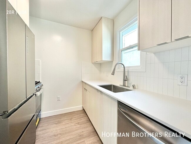 1247 S Dunsmuir Ave, Unit 1 in Los Angeles, CA - Building Photo - Building Photo