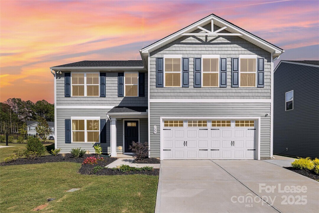 121 Basildon Street in Lancaster, SC - Building Photo