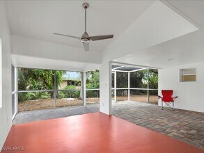 1320 Barbizon Ln in Naples, FL - Foto de edificio - Building Photo