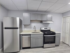 5 Belknap St, Unit 5 in Dedham, MA - Building Photo