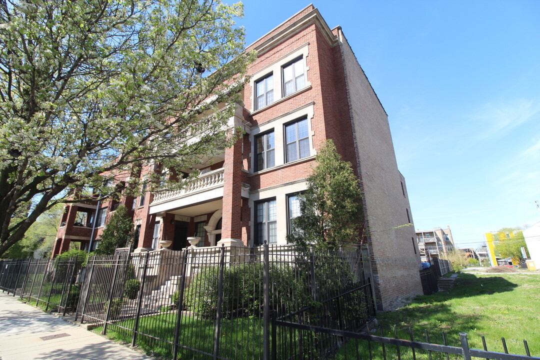 5526 S Indiana Ave in Chicago, IL - Building Photo