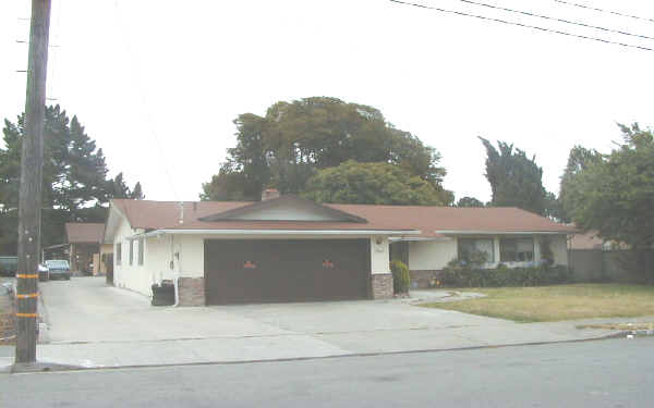 2560 W Avenue 133rd in San Leandro, CA - Building Photo - Building Photo