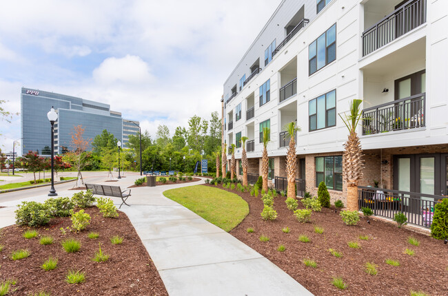 Flats on Front in Wilmington, NC - Building Photo - Building Photo