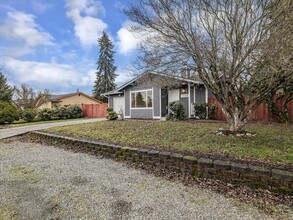 17505 6th Avenue Ct E in Spanaway, WA - Foto de edificio - Building Photo