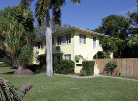 Hyde Park Apartments in Sarasota, FL - Building Photo