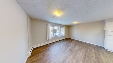 9932-9105 105 Ave in Grande Prairie, AB - Building Photo - Building Photo