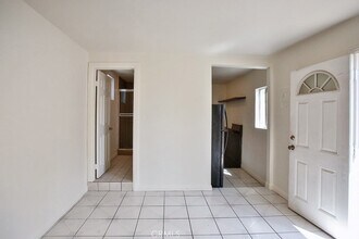 607 Camulos St in Los Angeles, CA - Foto de edificio - Building Photo