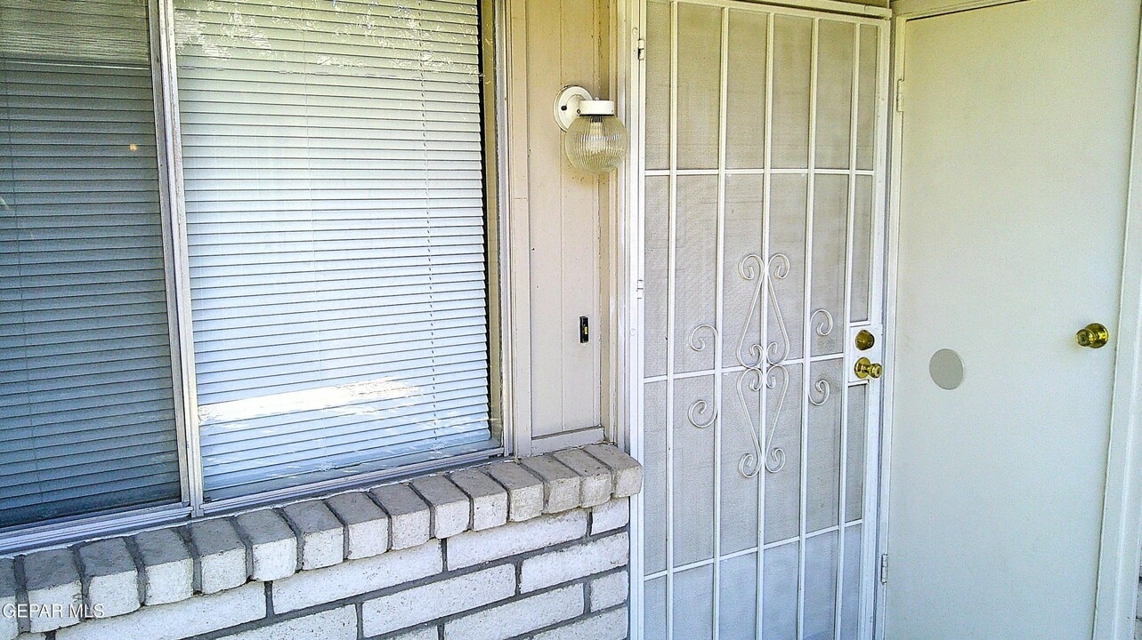 3022 E Glen Dr in El Paso, TX - Building Photo