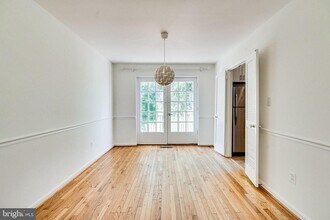 2186 Golf Course Dr in Reston, VA - Building Photo - Building Photo