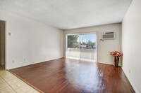 Sepulveda Manhattan Apartments in Van Nuys, CA - Building Photo - Building Photo