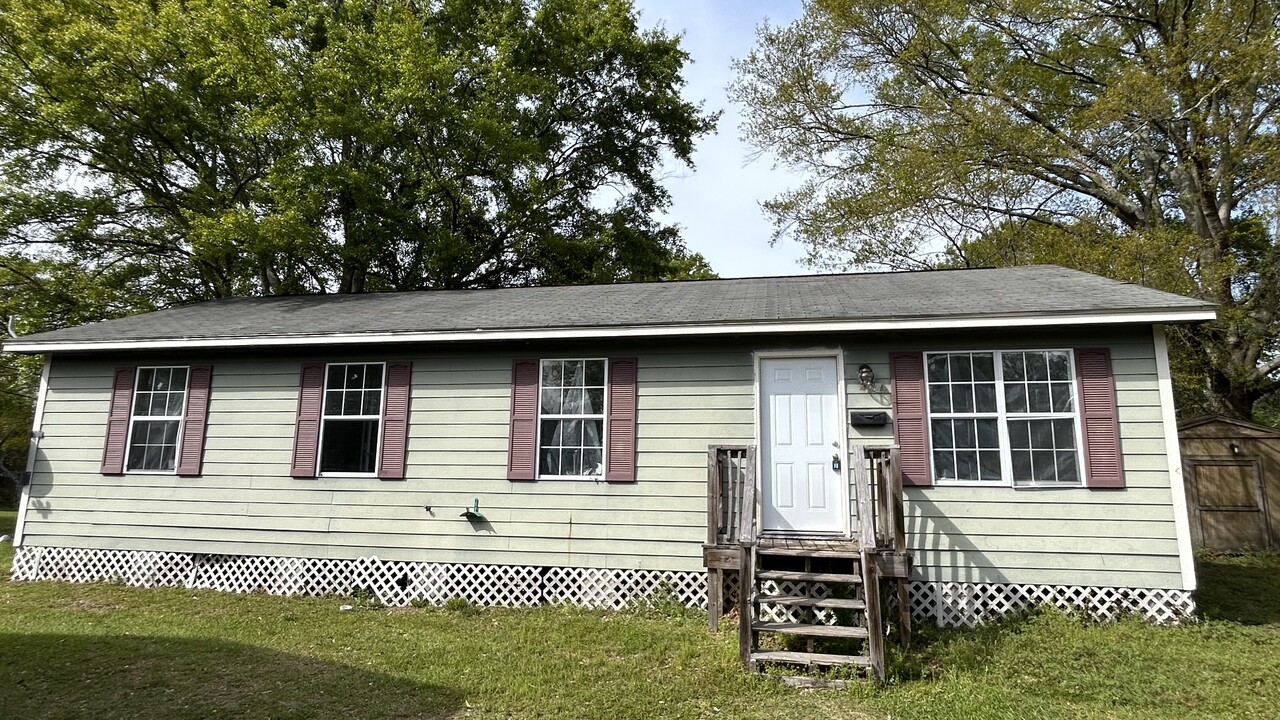 400 E 8th St in Hattiesburg, MS - Foto de edificio