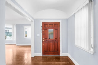 733 Grosvenor Pl in Oakland, CA - Building Photo - Building Photo