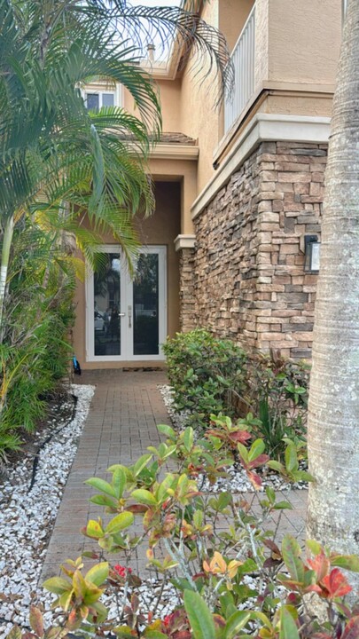 5935 Asturian Trl in Wellington, FL - Building Photo