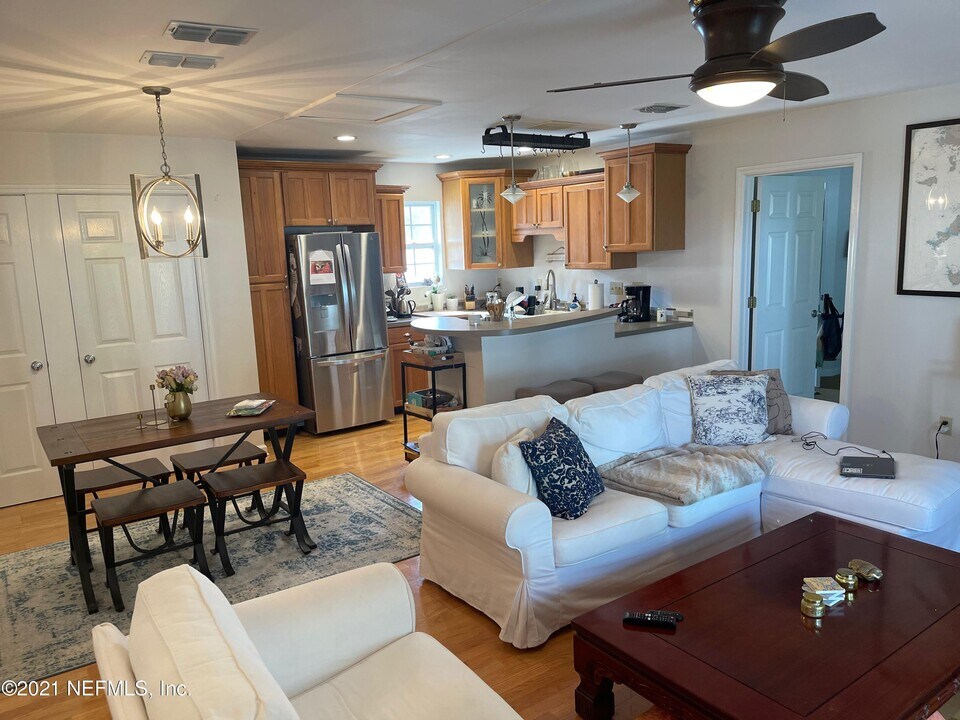 310 7th St in Atlantic Beach, FL - Building Photo