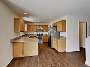 13902 Travis Boyd Cir in Herriman, UT - Foto de edificio - Building Photo