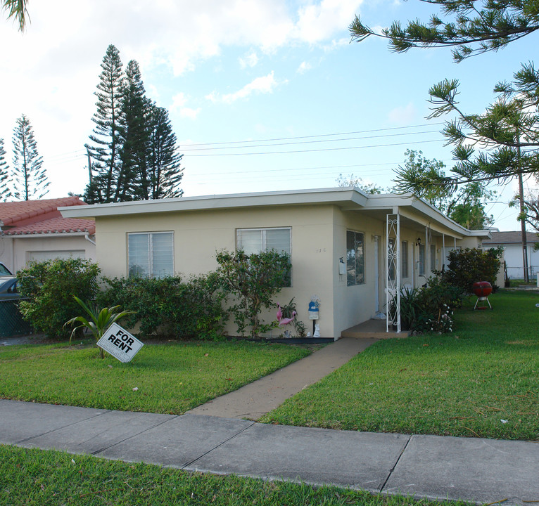 708-716 Moffett St in Hollywood, FL - Building Photo