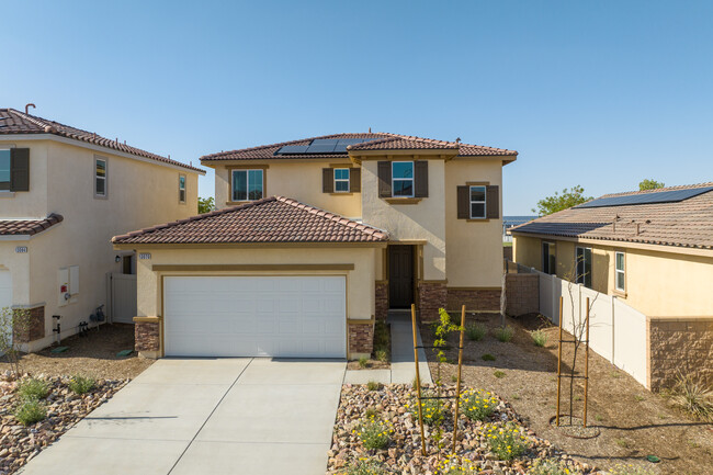 Pacific Point in Hesperia, CA - Foto de edificio - Building Photo