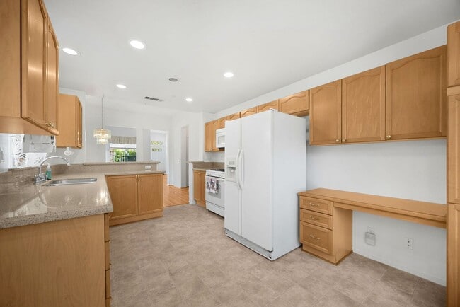 2907 Claremore Ln in Long Beach, CA - Building Photo - Building Photo