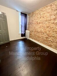 5541 Crowson St photo'