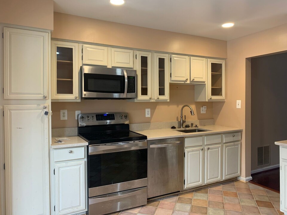 3027 Mozart Dr in Silver Spring, MD - Building Photo