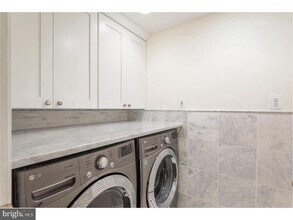 2129 Walnut St in Philadelphia, PA - Building Photo - Building Photo