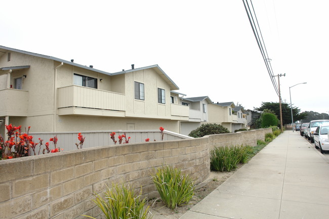 Marina Meadows Apartments in Marina, CA - Building Photo - Building Photo