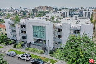 425 S Willaman Dr in Los Angeles, CA - Building Photo