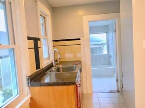 62 Woods Ave, Unit 2 in Somerville, MA - Building Photo - Building Photo