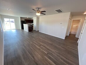 3099 Vail Ave in Springdale, AR - Foto de edificio - Building Photo