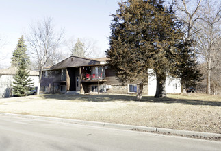 209 Clay St in Anoka, MN - Foto de edificio - Building Photo