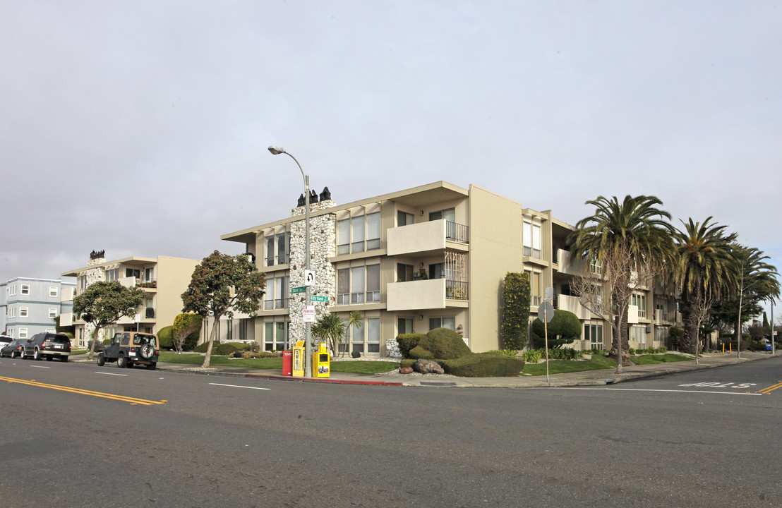 1825 Shoreline Dr in Alameda, CA - Foto de edificio