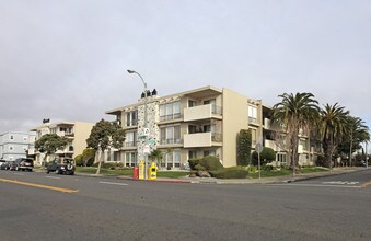 1825 Shoreline Dr in Alameda, CA - Foto de edificio - Building Photo