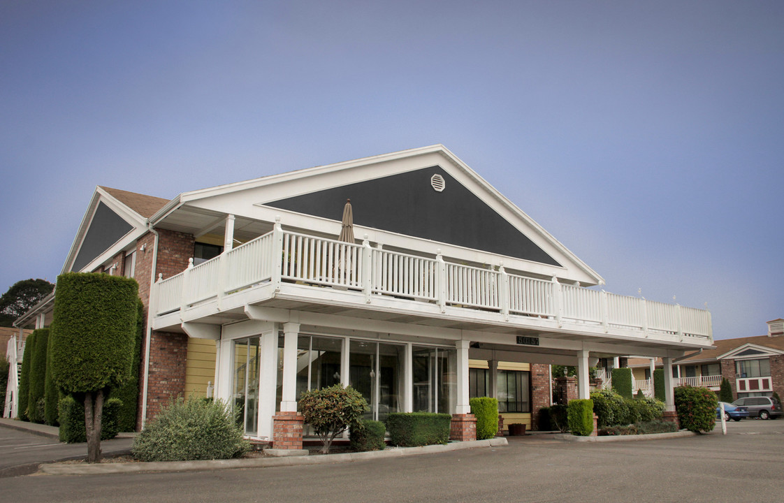 Waverly Manor Apartments in Lakewood, WA - Building Photo