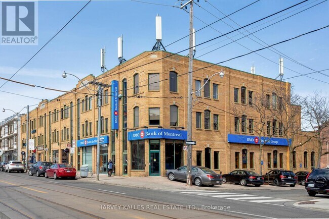 1106 Dundas St W in Toronto, ON - Building Photo - Building Photo