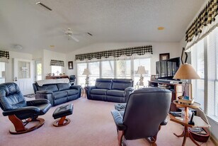 1621 Magnolia Ave in Lady Lake, FL - Building Photo