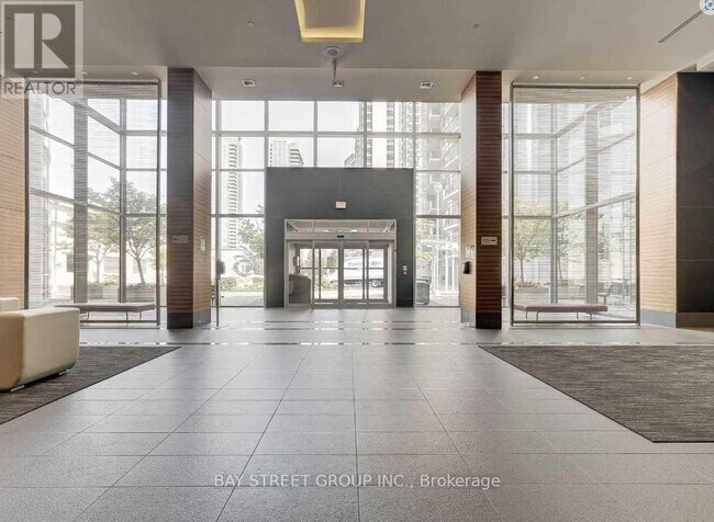 135 Village Green Square in Toronto, ON - Building Photo - Building Photo