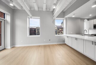 4626 N Ashland Ave, Unit 203 in Chicago, IL - Building Photo - Building Photo