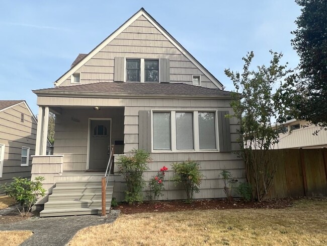 3634 34th Ave W in Seattle, WA - Building Photo - Building Photo