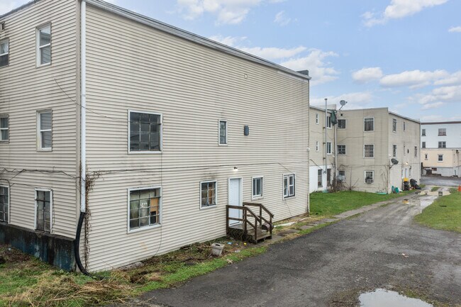 2700 North St in Endwell, NY - Foto de edificio - Building Photo