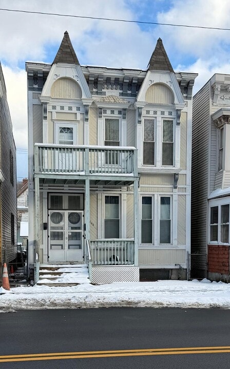 166 5th Ave, Unit 1 in Troy, NY - Building Photo