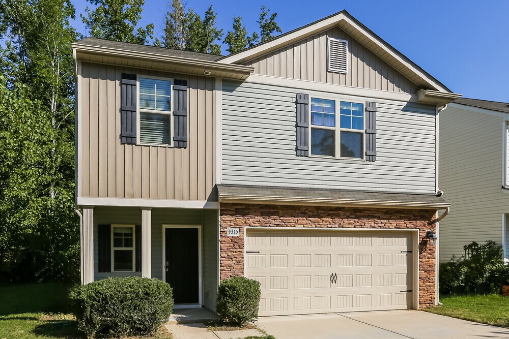 4315 Drifter Dr in Charlotte, NC - Building Photo