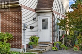 16 Melanie Crescent in Ottawa, ON - Building Photo - Building Photo