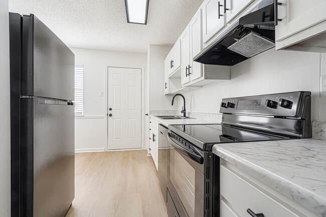 ReNew Bartlett Village in Memphis, TN - Foto de edificio - Building Photo