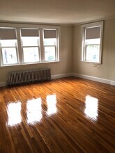 2035 Commonwealth Ave in Boston, MA - Foto de edificio - Building Photo