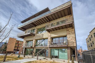 20 Boulder Cres St in Colorado Springs, CO - Building Photo