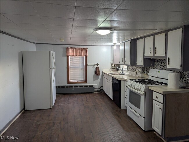 15401 Madison Rd in Middlefield, OH - Building Photo - Building Photo