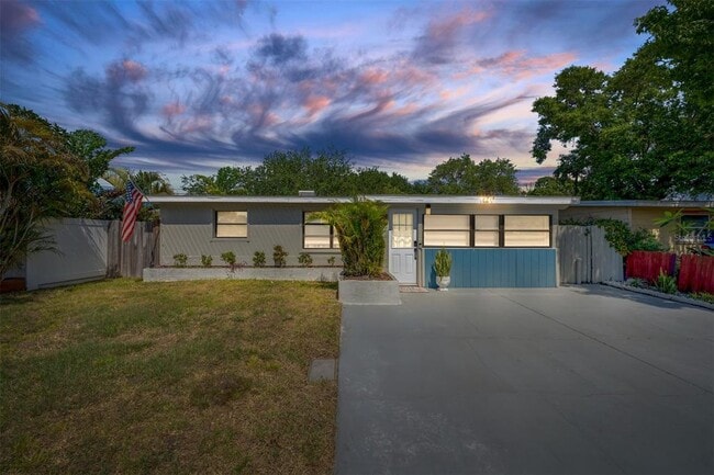 11919 102nd St in Largo, FL - Building Photo - Building Photo