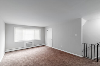 Ridley Mews Apartments in Prospect Park, PA - Building Photo - Interior Photo